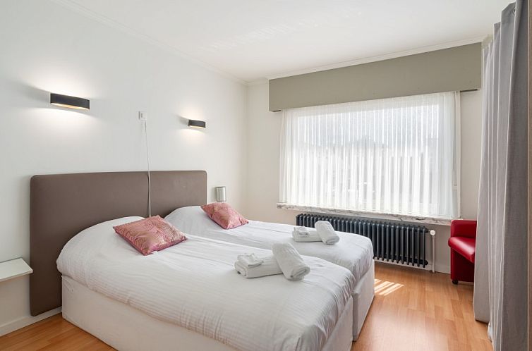 Villa  Renee 300 meter van strand  3 slaapkamers 8 bedden +g