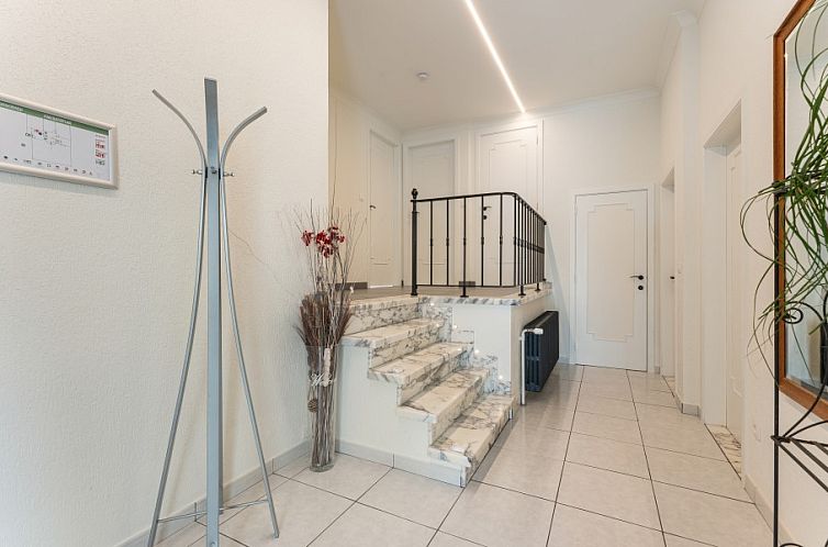 Villa  Renee 300 meter van strand  3 slaapkamers 8 bedden +g