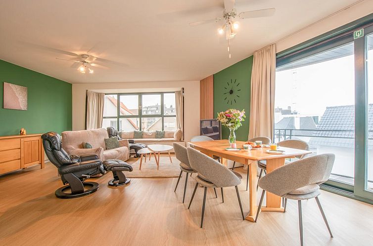 Gemuetliches Wohnzimmer von Delfien A Ferienhaus in Koksijde, Westflandern, mit geraeumiger Sitzecke und Stadtblick.