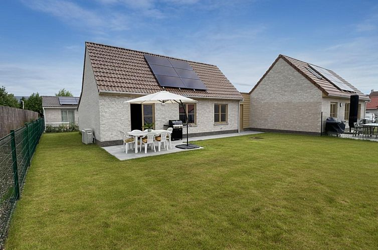 Geniessen Sie die Ruhe im "Westhinder I H90-91 Combi", einem Ferienhaus in Koksijde, Westflandern, mit einer grosszuegigen Terrasse und einem gruenen Garten.