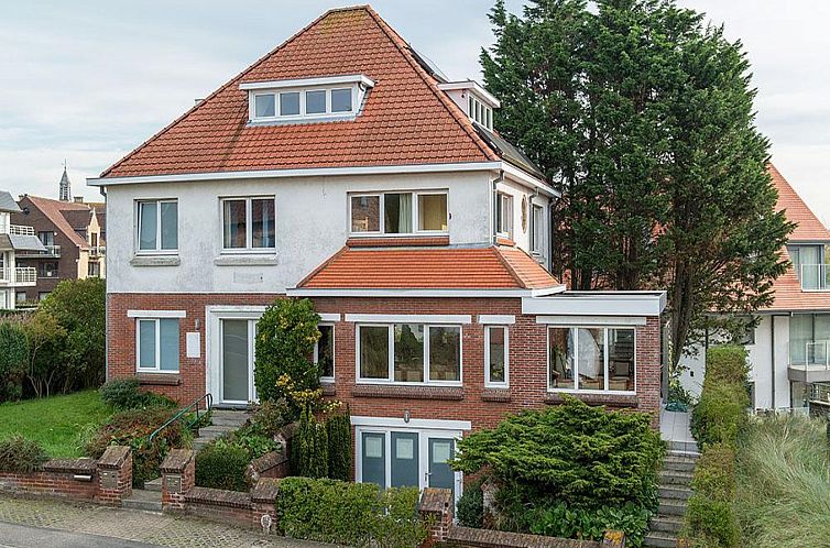 Vakantiehuis BK006 in Koksijde, West-Vlaanderen met charmante gevel en groene omgeving.