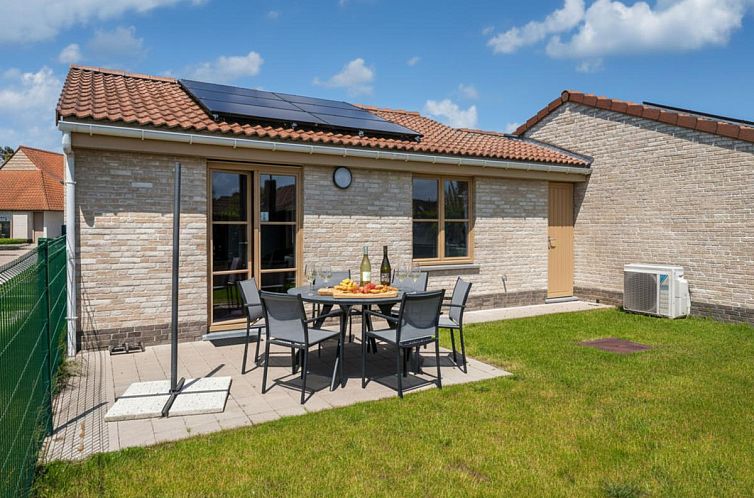 Geniessen Sie die Sonne im Garten des Ferienhauses Westhinder I H21 in Koksijde, Westflandern, mit Terrasse und modernem Aussenbereich.