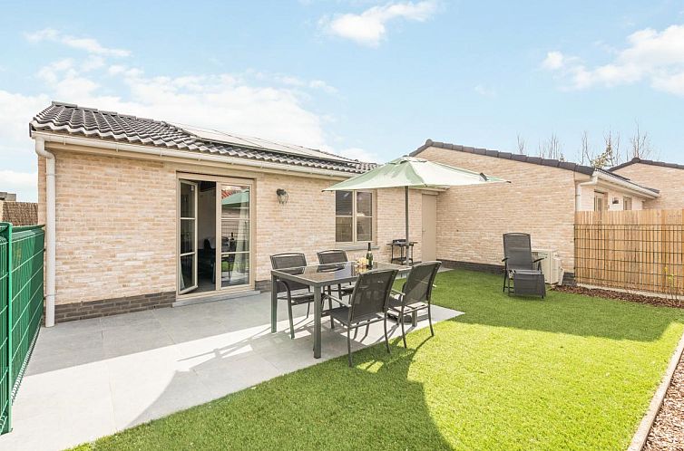 Sorgfaeltige Terrasse im Ferienhaus Westhinder II H52 in Koksijde, Westflandern, mit modernem Aussenbereich und sonniger Lage.