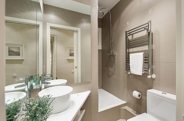 Habitat Apartments Art