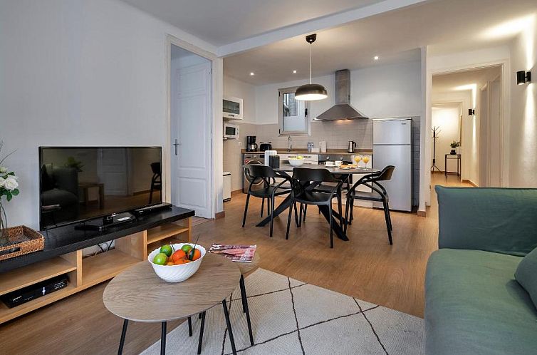 Habitat Apartments Art