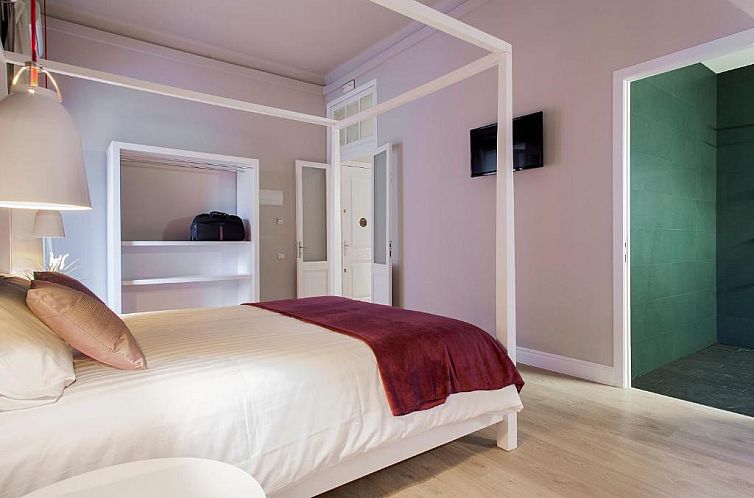 BacHome Gallery B&B