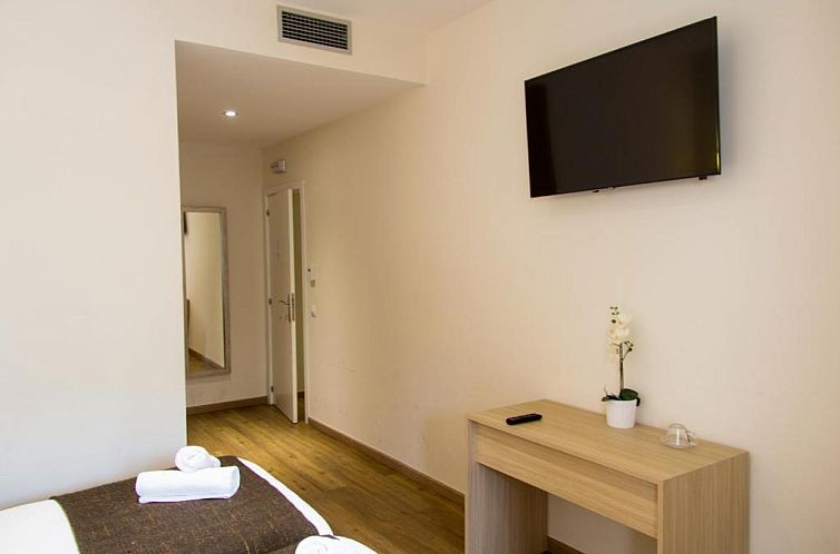 Hostal Barcelona Travel
