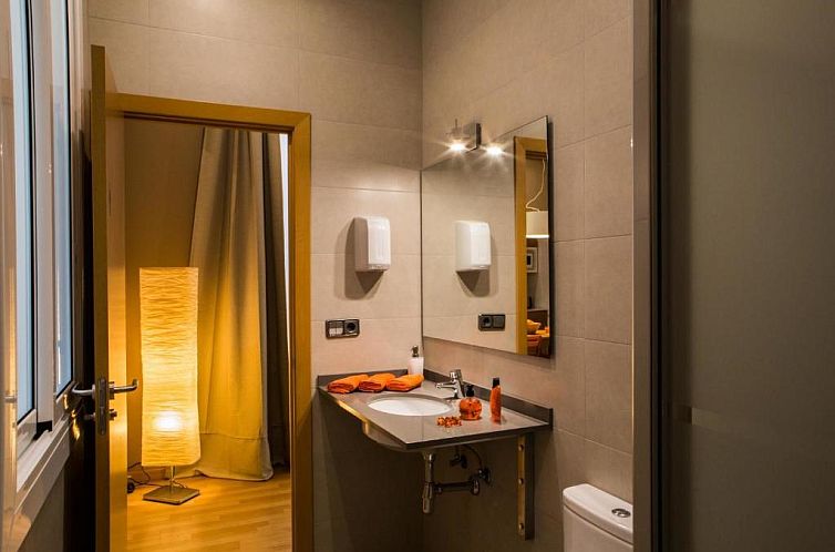 Born Barcelona Hostel