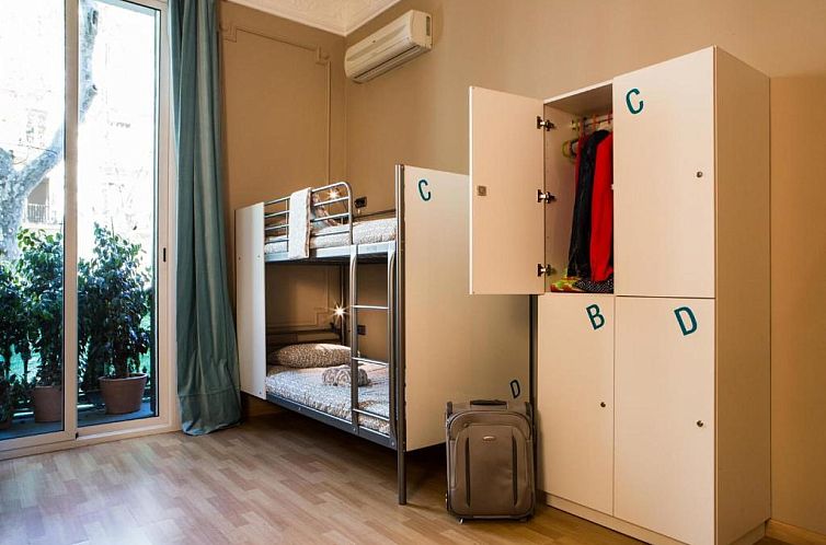 Born Barcelona Hostel