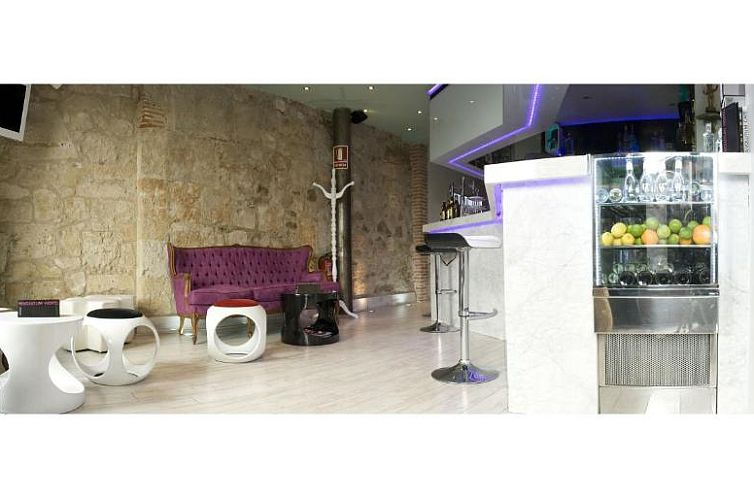 Albergue Revolutum Hostel