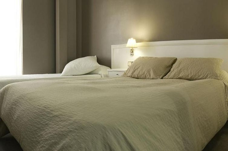 Albergue Revolutum Hostel