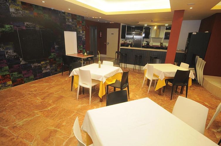 Albergue Revolutum Hostel