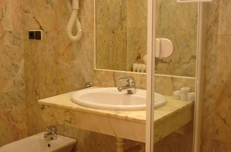 Albergue Revolutum Hostel