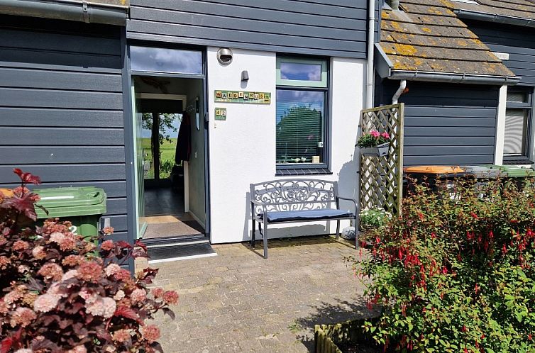 Waddenrust vakantiehuis in Oost, Texel met charmante tuin en uitnodigende entree.