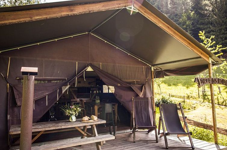 Tenthuisje met warme privédouche in de tent