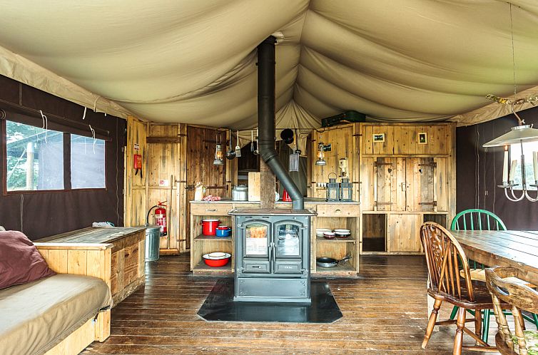 Tenthuisje met warme privédouche in de tent