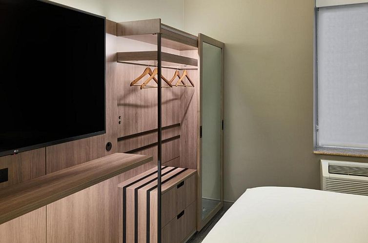 Holiday Inn Express New York City Chelsea, an IHG Hotel