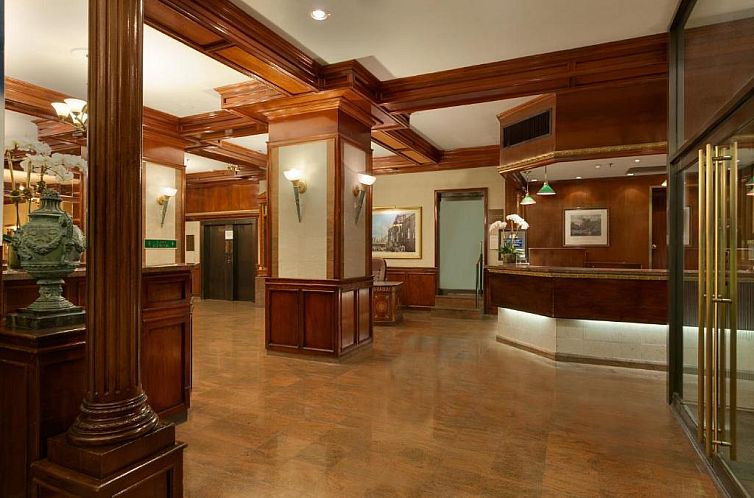 Night Hotel Broadway