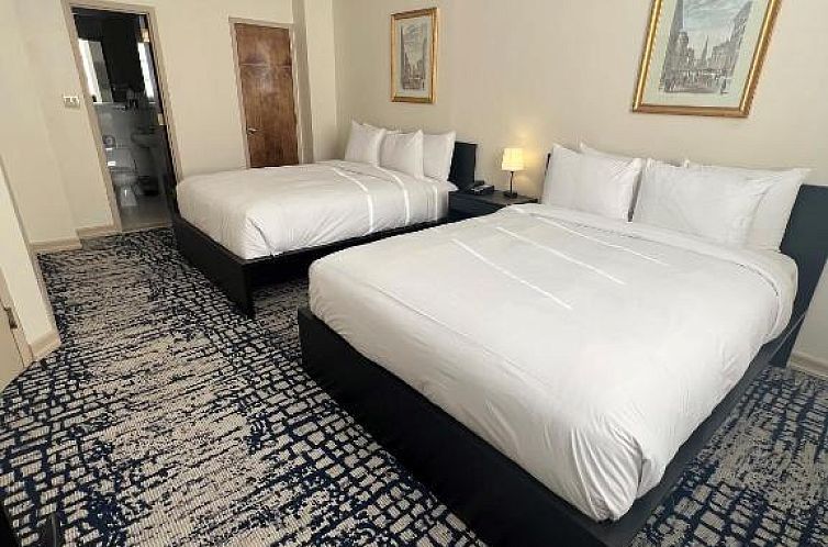 Night Hotel Broadway