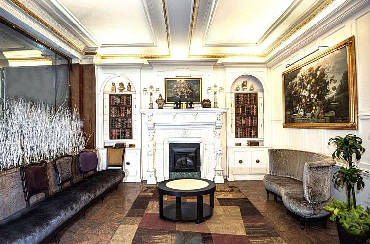 Night Hotel Broadway