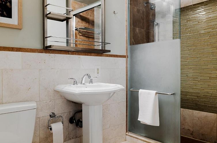 Best Western Plus Hospitality House Suites