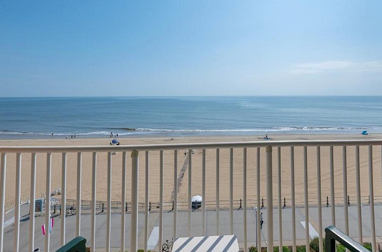 Holiday Inn & Suites North Beach Hotel, an IHG Hotel