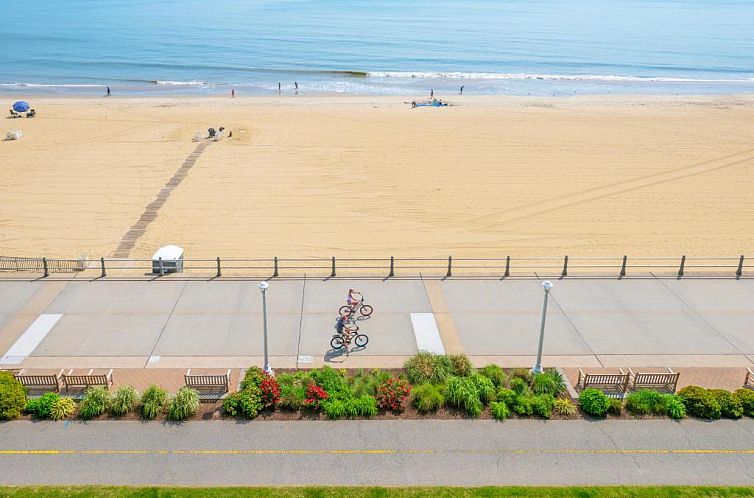 Holiday Inn & Suites North Beach Hotel, an IHG Hotel