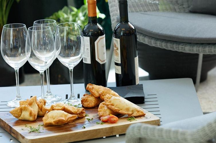 Kimpton Surfcomber Hotel, an IHG Hotel