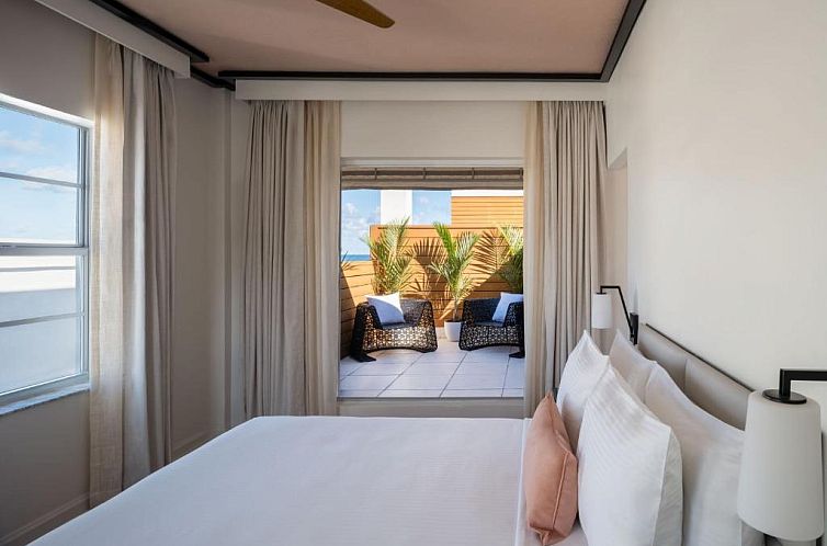 Winter Haven, Autograph Collection