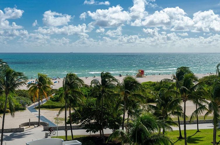 Winter Haven, Autograph Collection