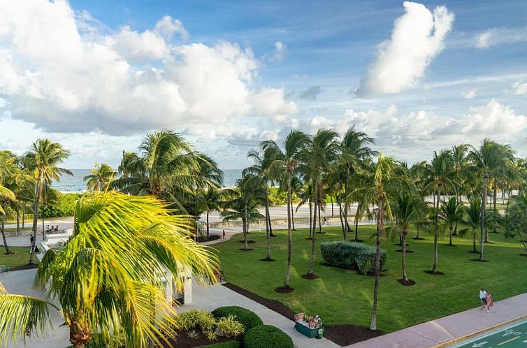 Winter Haven, Autograph Collection