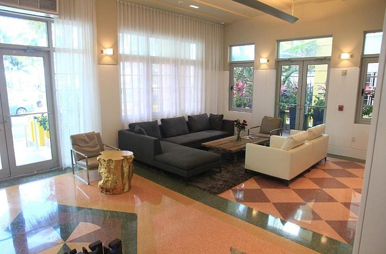 Leslie Hotel Ocean Drive