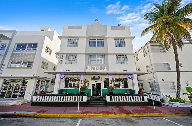 Chesterfield Hotel & Suites