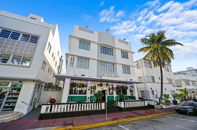 Chesterfield Hotel & Suites