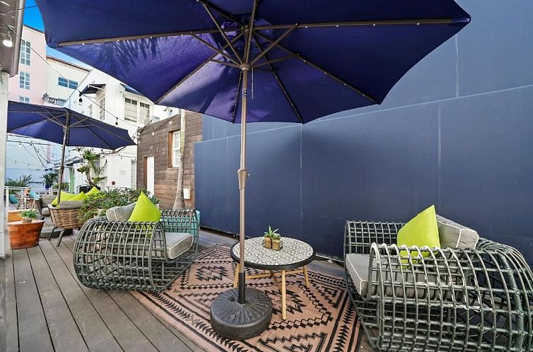 Chesterfield Hotel & Suites