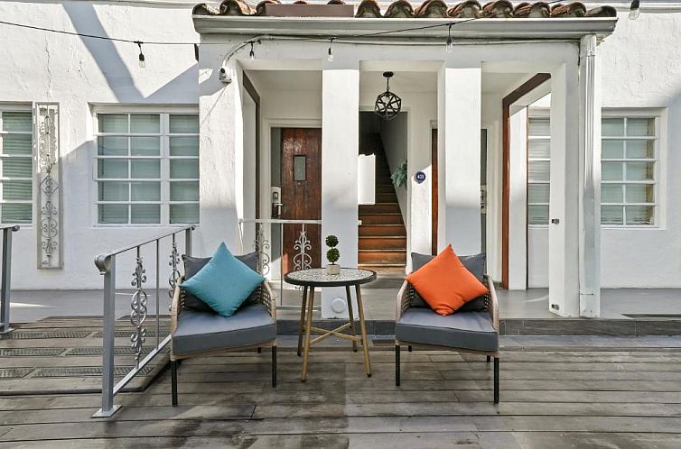 Chesterfield Hotel & Suites