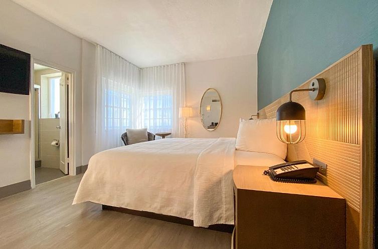 Marseilles Beachfront Hotel