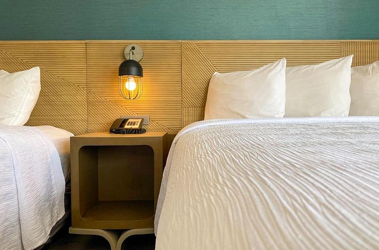Marseilles Beachfront Hotel