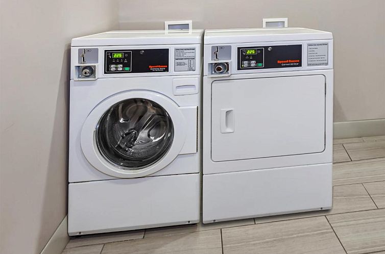 Holiday Inn Express Hotel & Suites Chicago South Lansing, an