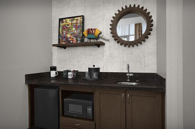 Hampton Inn and Suites Austin University Capitol