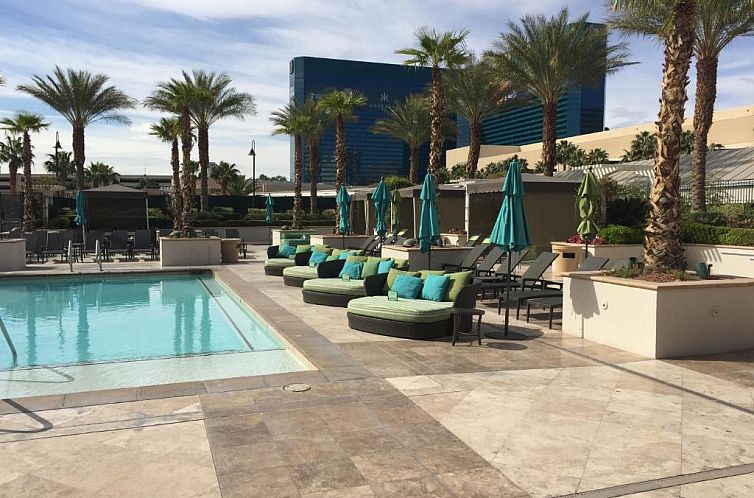 Luxury Suites International at The Signature