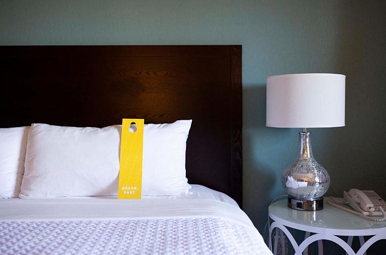 Crowne Plaza Cabana Hotel, an IHG Hotel