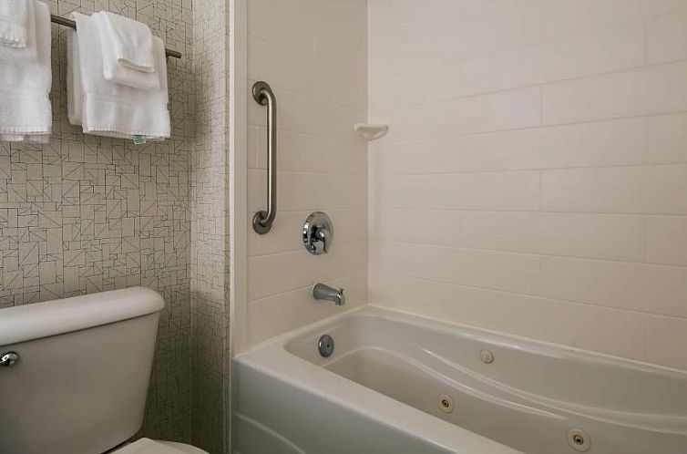 Holiday Inn Express Hotel & Suites Everett, an IHG Hotel