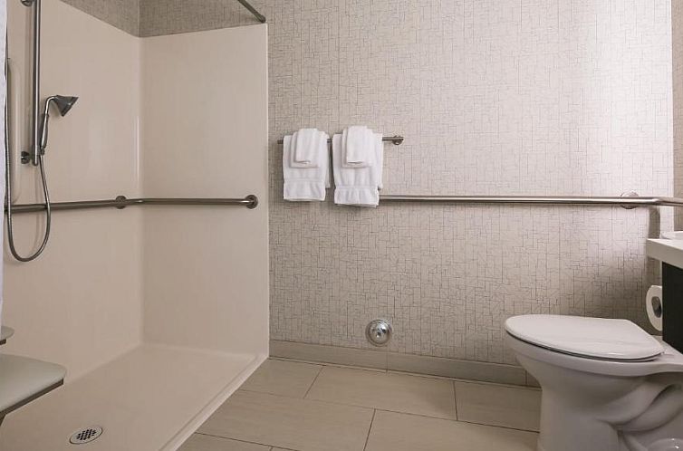 Holiday Inn Express Hotel & Suites Everett, an IHG Hotel