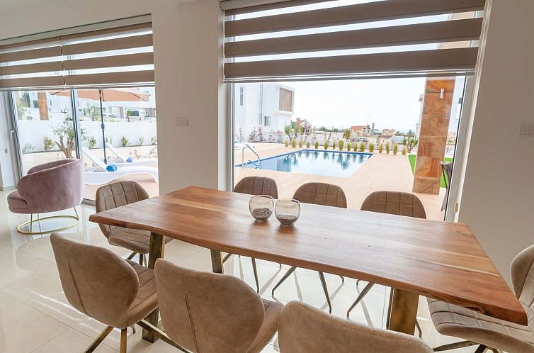 Vakantiehuis Luxuriöse Villa mit 4 Schlafzimmern, privatem 