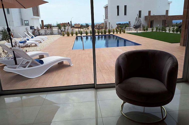 Vakantiehuis Luxuriöse Villa mit 4 Schlafzimmern, privatem 