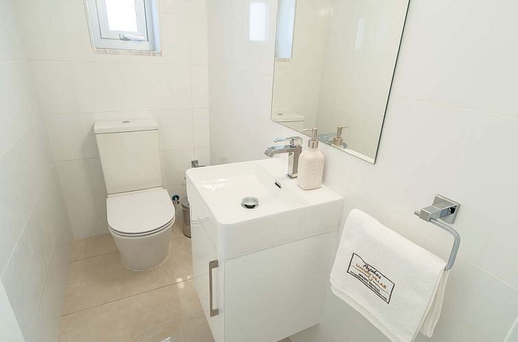 Vakantiehuis Luxuriöse Villa mit 4 Schlafzimmern, privatem 