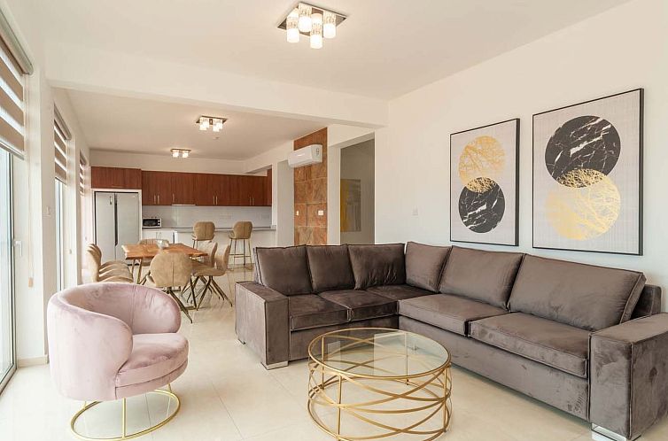 Vakantiehuis Luxuriöse Villa mit 4 Schlafzimmern, Pool und 