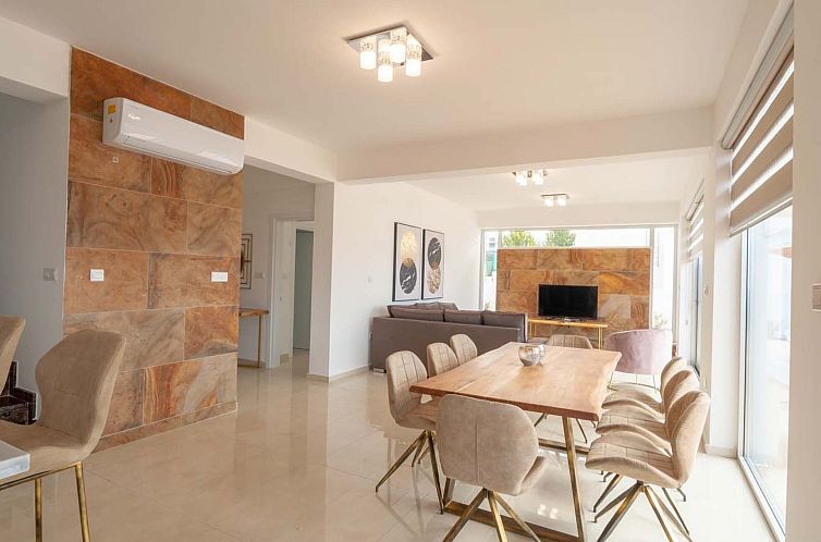 Vakantiehuis Coral Elite Residence mit Pool und Whirlpool