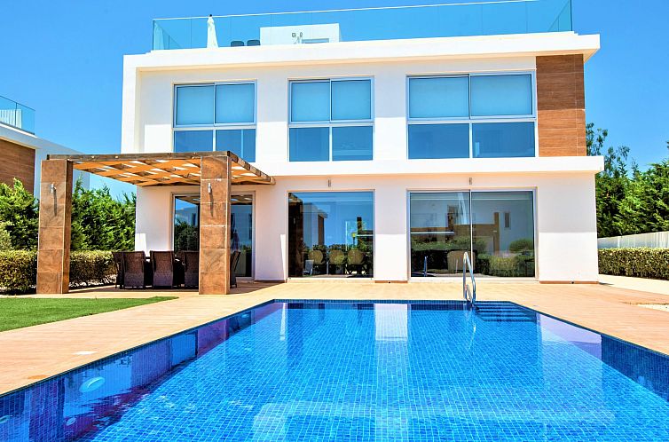 Vakantiehuis Luxuriöse Villa mit privatem Pool und Whirlpoo